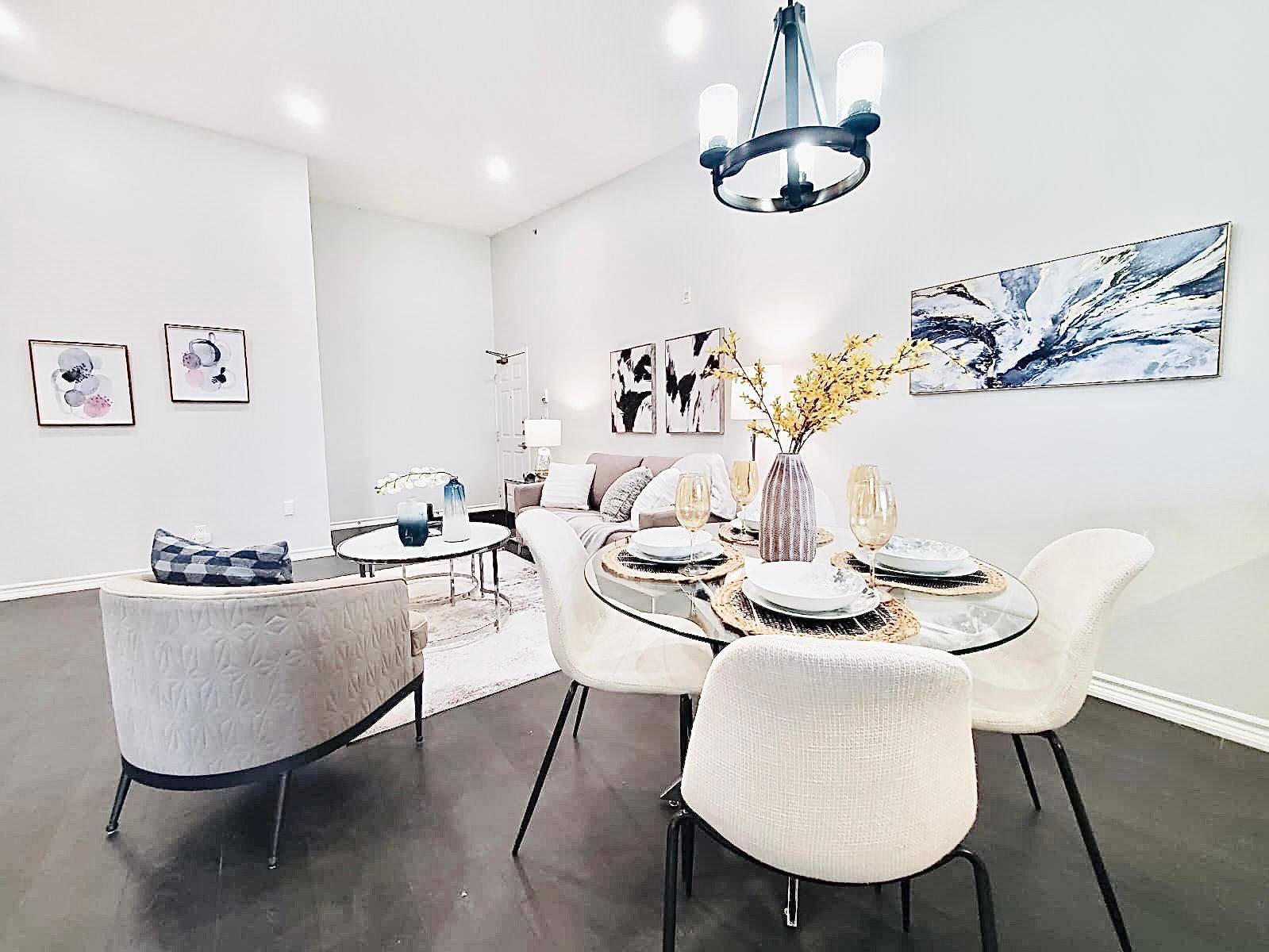 Oakville, ON L6M 4N4,1480 Bishops Gate #407