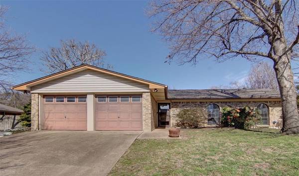 9840 Bancroft Drive, Benbrook, TX 76126