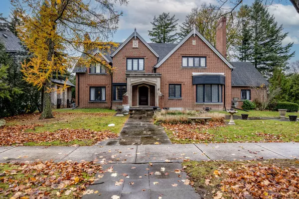 6 Versailles CT, Toronto C13, ON M3B 2A9