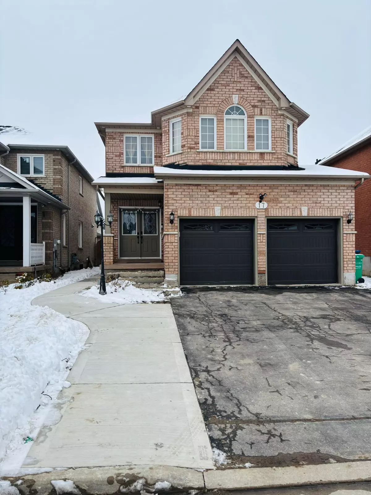 Brampton, ON L7A 2J5,17 Fallstar CRES