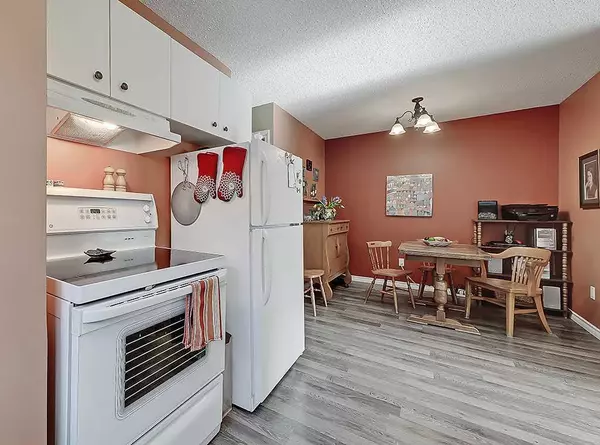 High River, AB T1V 1H1,120 7 AVE Southeast