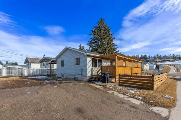 135 Sherwood DR, Hinton, AB T7V 1P6