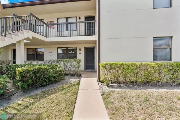 7642 Tahiti Ln  #102, Lake Worth, FL 33467