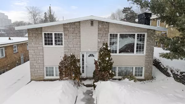 263 Michel CIR, Vanier And Kingsview Park, ON K1L 7P4