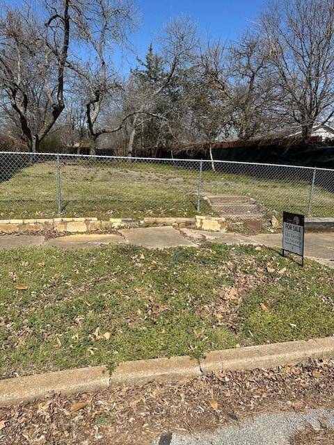 Denison, TX 75020,605 W Walker Street