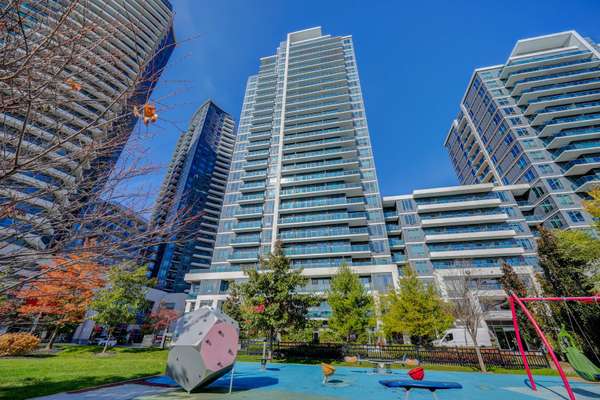 7165 Yonge ST #319, Markham, ON L3T 0C9