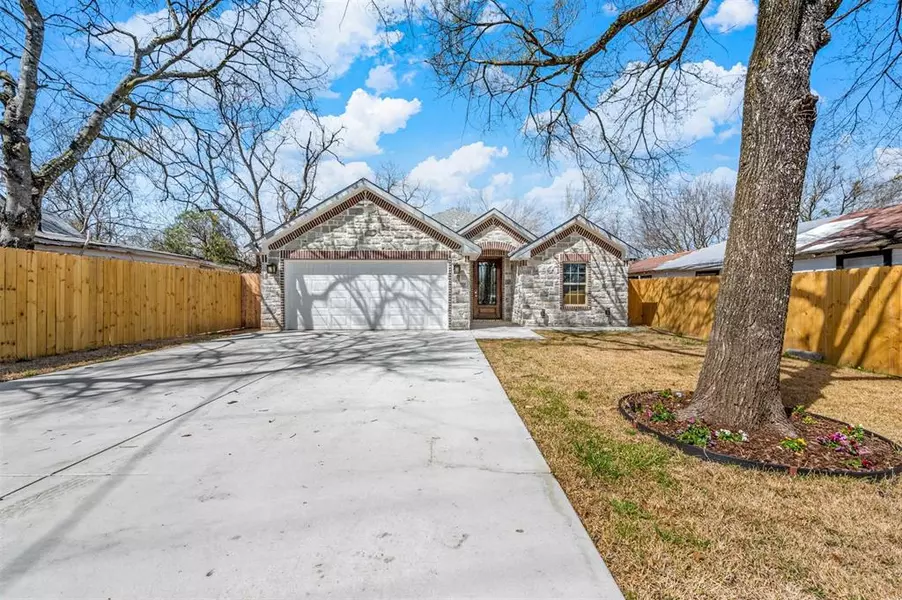 1006 W Brown, Ennis, TX 75119