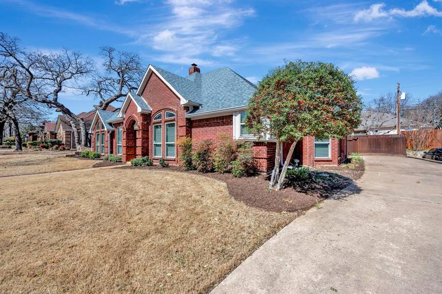 2942 Woodland Hills Drive, Grapevine, TX 76051