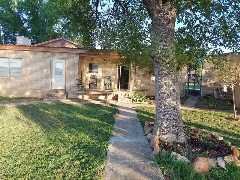 217 Avolyn Drive, Brownwood, TX 76801