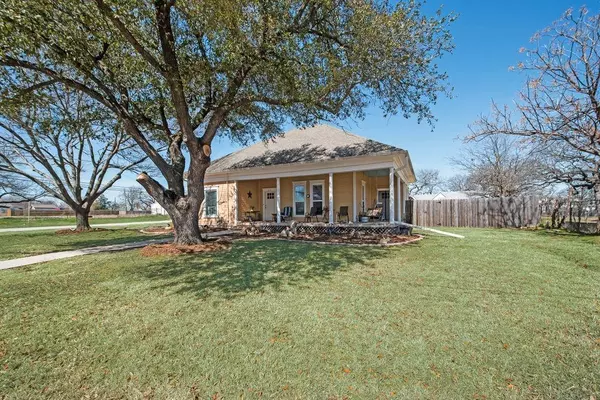 213 W Morton Street, Boyd, TX 76023