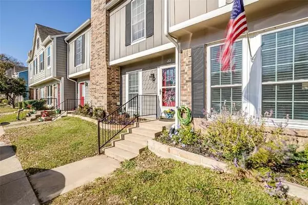 32 Abbey Road, Euless, TX 76039