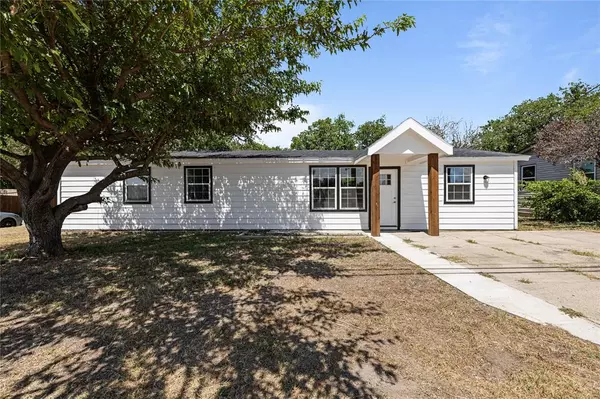 3301 Roberts Cut Off Road, Lake Worth, TX 76114