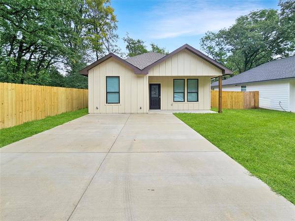 140 Mohican Trail, Mabank, TX 75156