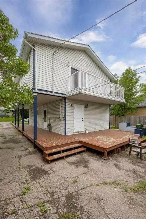 Calgary, AB T2B 0P9,2213 27 ST Southeast