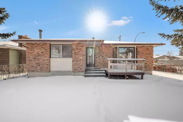 5703 Rundlehorn DR NE, Calgary, AB T1Y 2K3