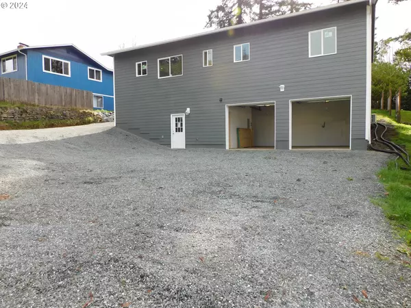 Myrtle Point, OR 97458,1713 Spruce ST