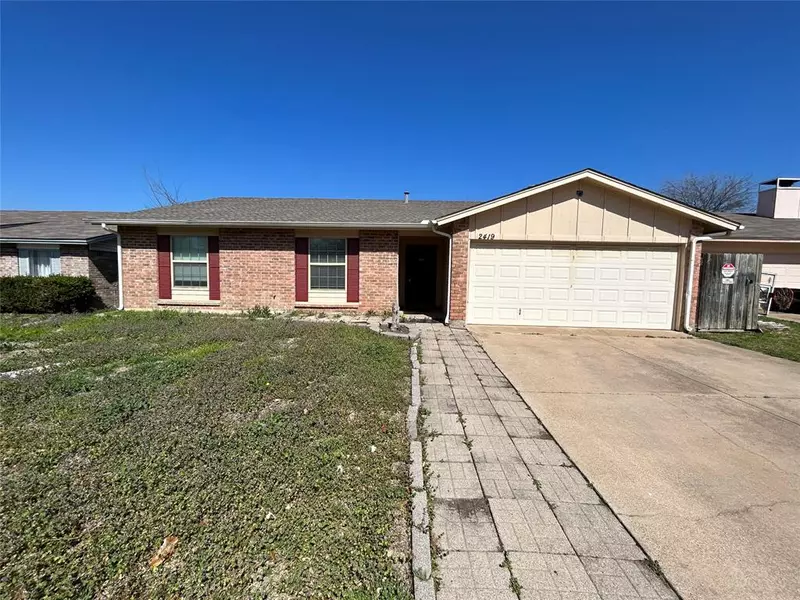 2419 Heathercrest Drive, Arlington, TX 76018