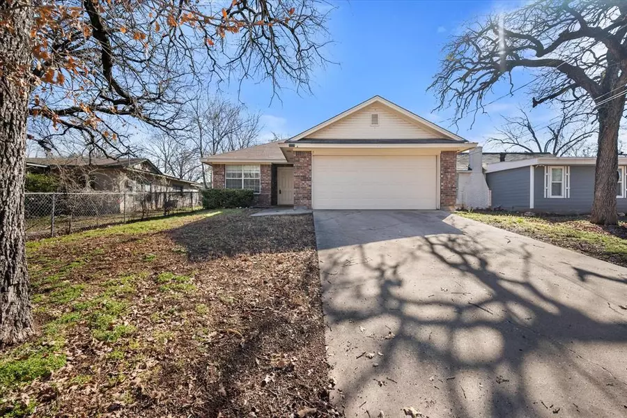 3324 Delaware Trail, Lake Worth, TX 76135