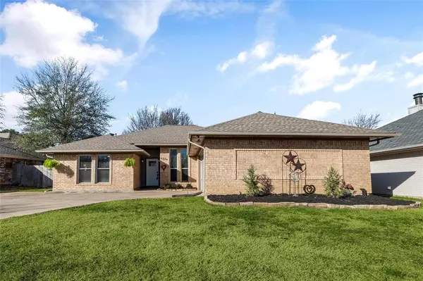 4904 Caliente Drive, Arlington, TX 76017