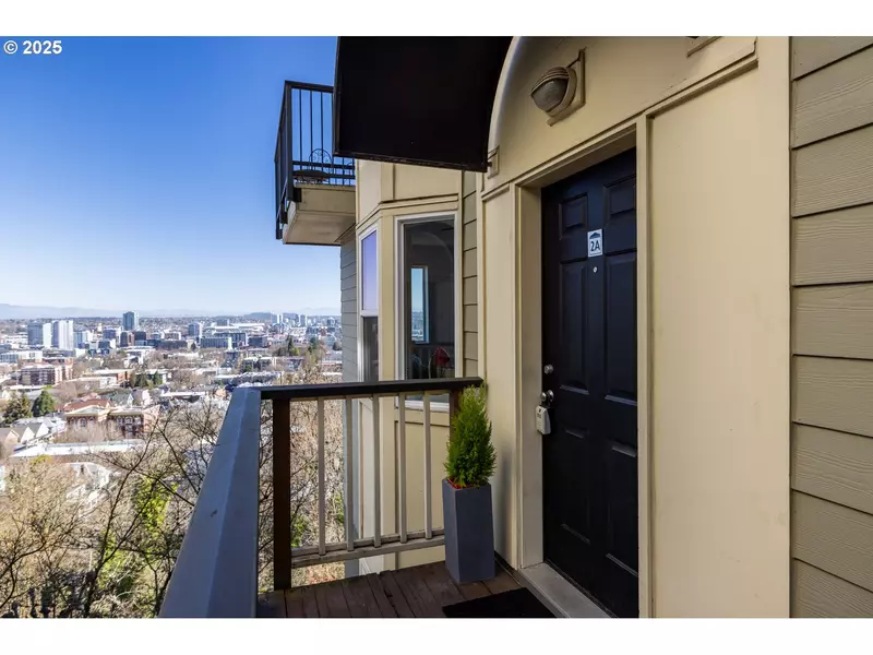 410 NW UPTOWN TER #2A, Portland, OR 97210