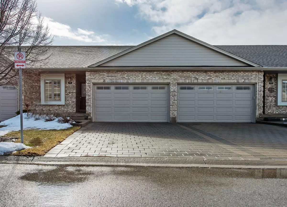 London North, ON N6G 5N9,1571 CORONATION DR #9