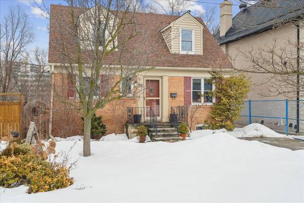 35 Riverview HTS, Toronto W09, ON M9P 2N3