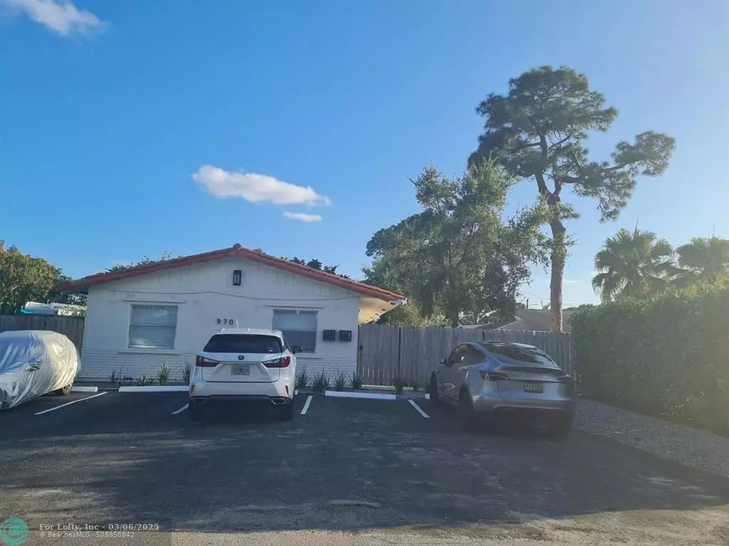 Oakland Park, FL 33334,970 NE 40th St  #2