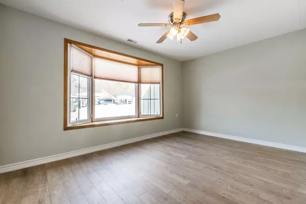 Hamilton, ON L9B 1T8,25 SZOLLOSY CIR
