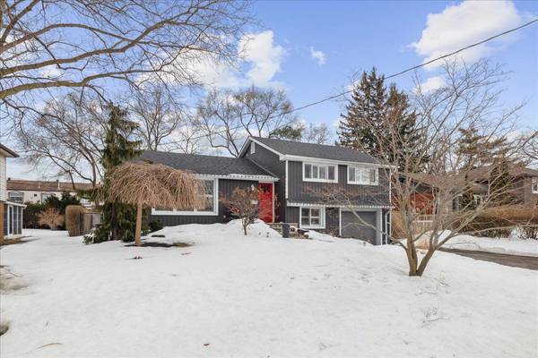 182 Old Orchard RD, Burlington, ON L7T 2G1