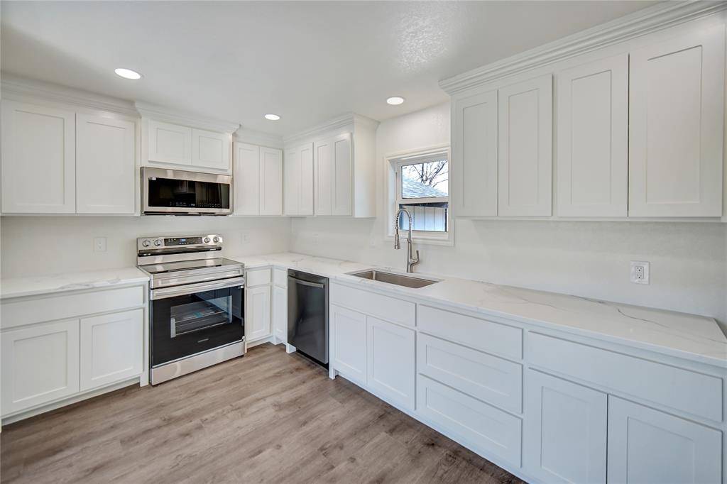 Jacksboro, TX 76458,402 W College