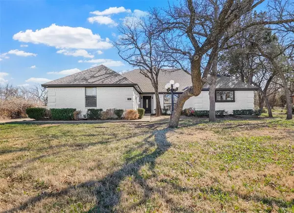 2700 S Chase Court, Burleson, TX 76028