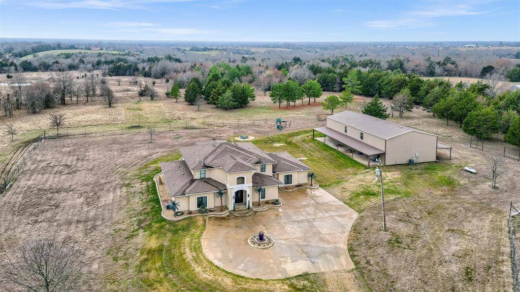 930 County Road 1305, Savoy, TX 75479