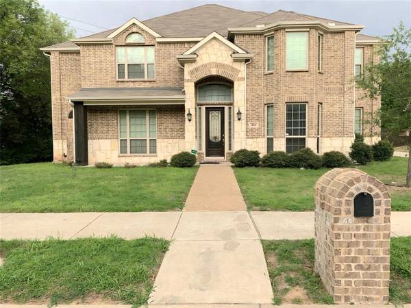 428 Shadow Creek Drive, Desoto, TX 75115