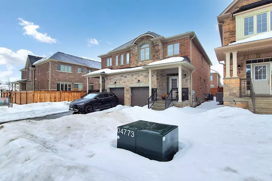 4 Frederick Taylor WAY, East Gwillimbury, ON L0G 1M0