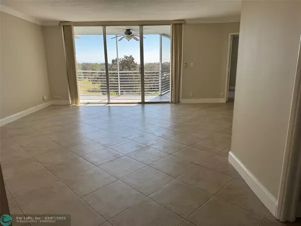 Pompano Beach, FL 33069,4020 W Palm Aire  #508