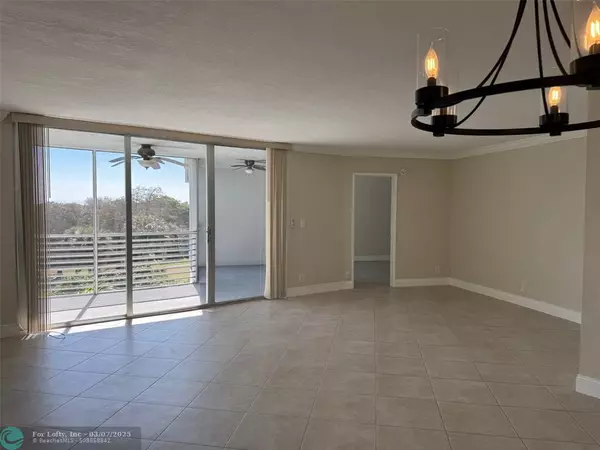 Pompano Beach, FL 33069,4020 W Palm Aire  #508