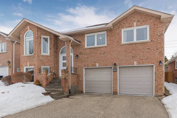 18 Countryside CT, Bradford West Gwillimbury, ON L3Z 2Z8