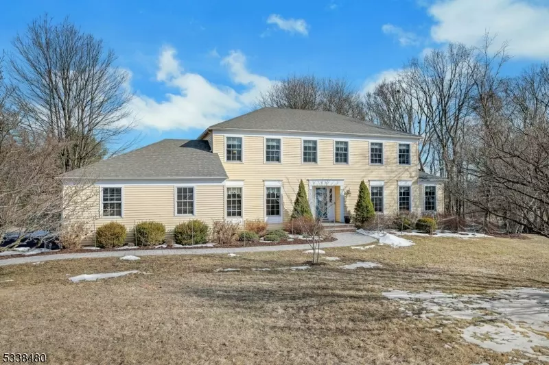 44 Flintlock Dr, Washington Twp., NJ 07853