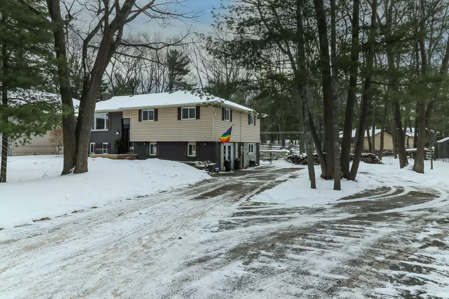 109 Knox RD W, Wasaga Beach, ON L9Z 2A8