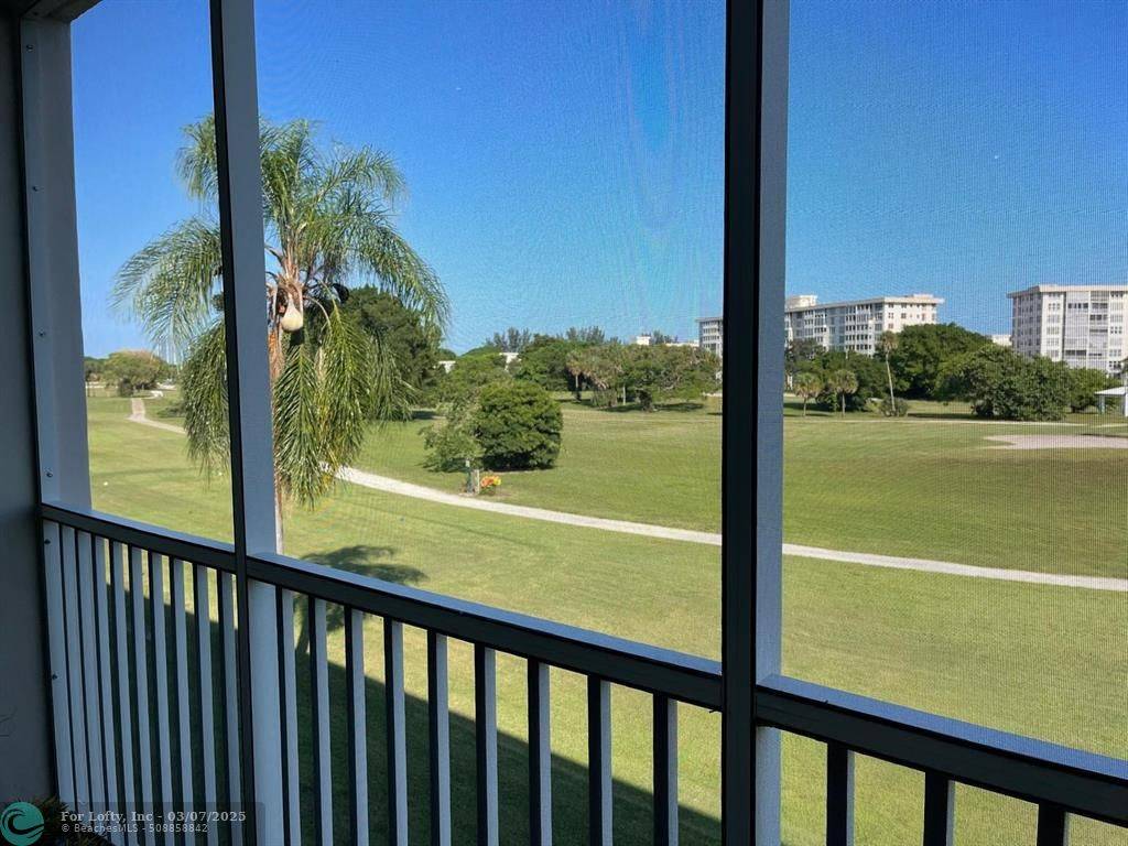 Pompano Beach, FL 33069,2900 N Palm Aire  #304