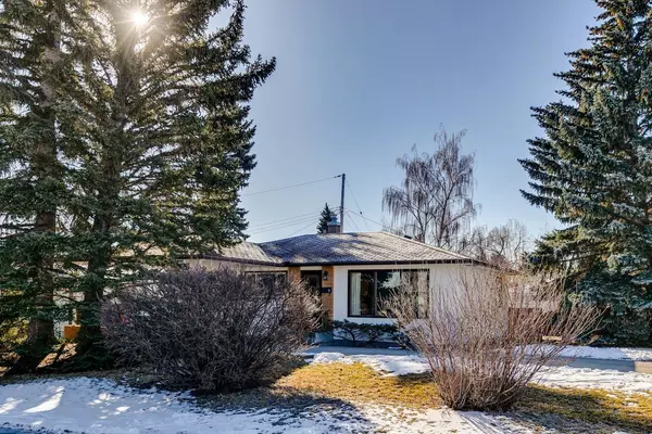 39 Kirby PL Southwest, Calgary, AB T2V 2K5