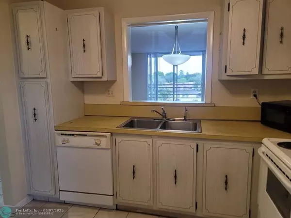 406 NW 68th Ave  #415, Plantation, FL 33317