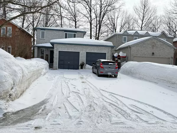 25 Mcveigh DR, Barrie, ON L4N 7E2