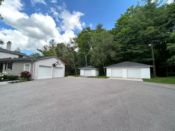 Caledon, ON L7E 4B2,62 Gibson Lake DR