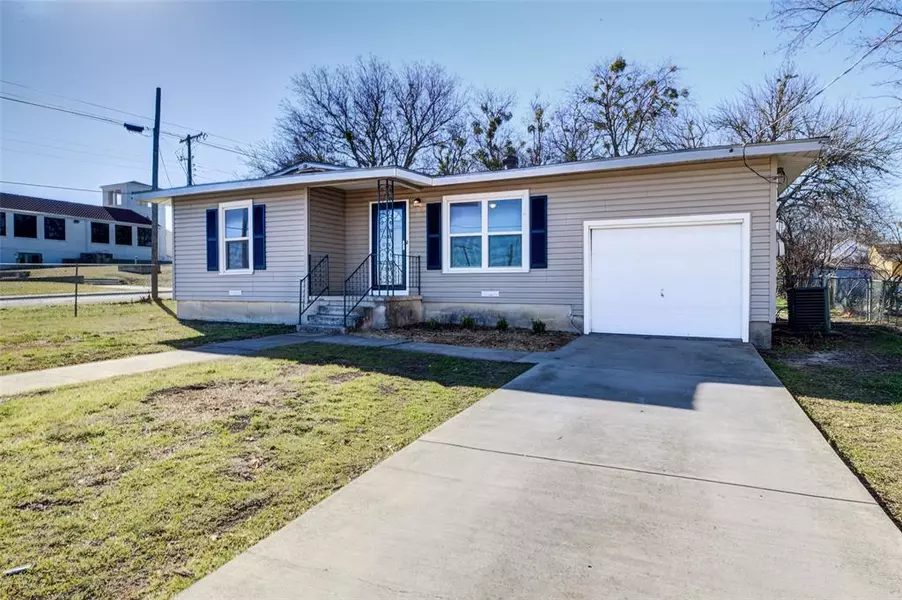 204 S Stratton Street, Decatur, TX 76234