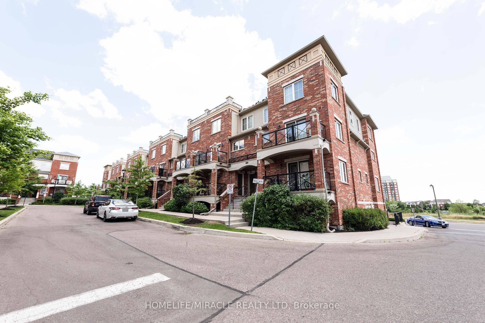 51 Hays BLVD #25, Oakville, ON L6H 0J1