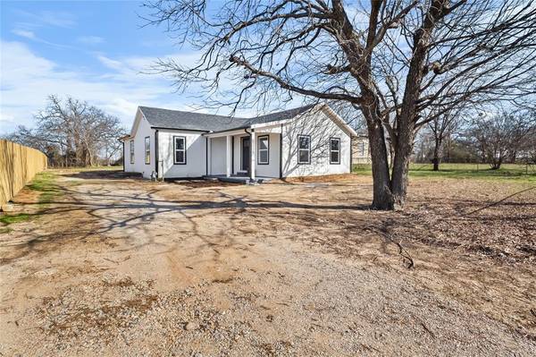 6721 Lindale Road, Kennedale, TX 76140