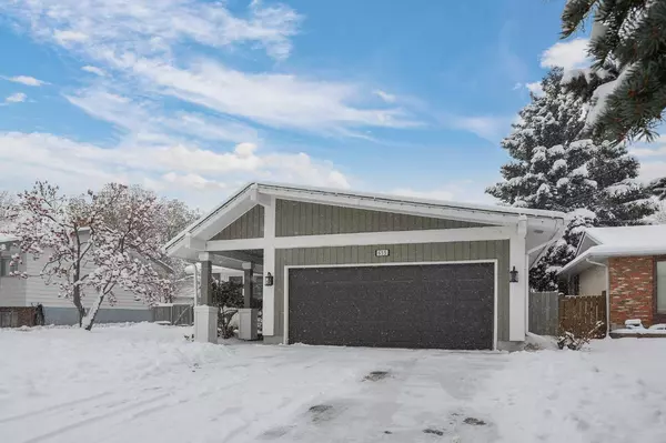 659 Brookpark DR Southwest, Calgary, AB T2W 2P8