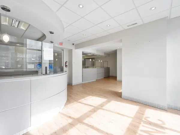 Toronto W01, ON M6R 1A6,1560- 1562 Queen ST W