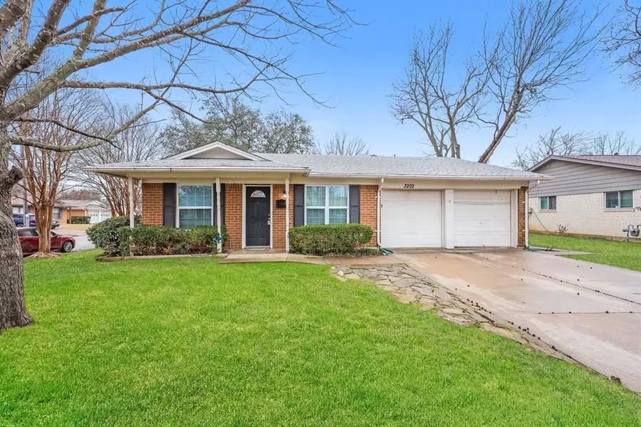 3202 Griffiths Drive, Irving, TX 75061